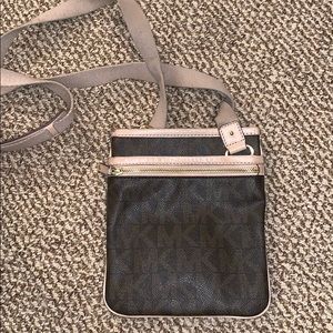 Micheal Kors crossbody bag